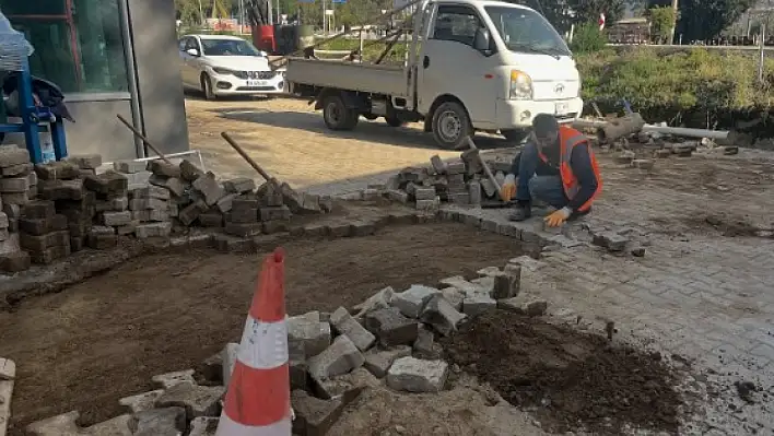 Kiraz Sanayisinde Yol Bakım Çalışmaları Sürüyor