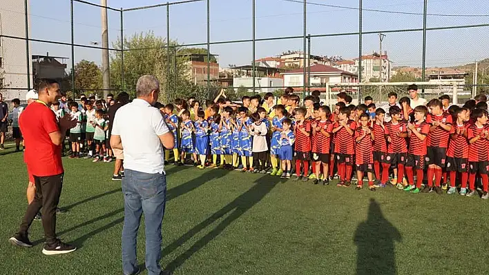 Koçarlı Belediyesi 200 futbolcuyu Yaz Sonu Futbol Şenliği'nde buluşturdu