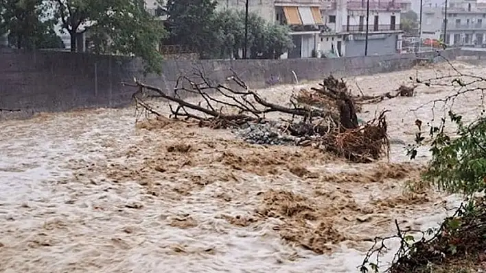 Komşudaki sel felaketinden 17 kişi öldü