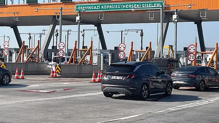 Köprülerde dönüş yoğunluğu başladı