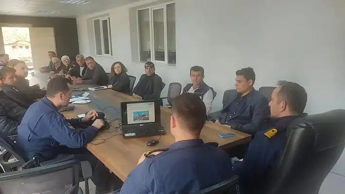 Kuşadası’nda sahil güvenlik, balıkçıları bilgilendirdi