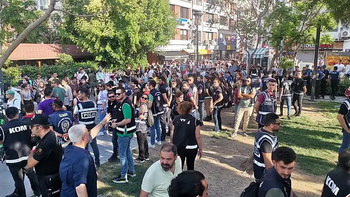 LGBTIQ+ Baskıları Artıyor: Muhalefet Sessiz Kalıyor, Yürüyüş Polis Engeline Takıldı