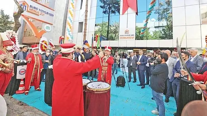 Mehter Marşı’yla açılan yapı kaçak çıktı