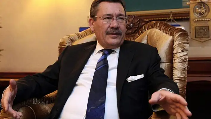Melih Gökçek’ten sanatçılara şok çıkış: Bana bakın sanatçı taifesi!