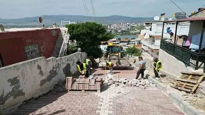 Menemen’de yol çalışmalarında ilk kazma vuruldu