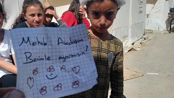 Merhaba Arkadaşım, Benimle Oynar Mısın?