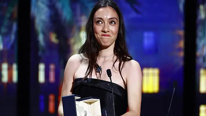 Merve Dizdar’dan gururlandıran başarı: En iyi kadın oyuncu ödülü!