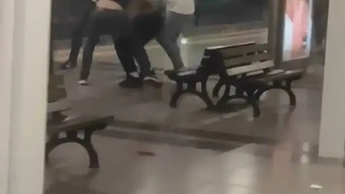 Metro istasyonu ring sahasına dönüştü