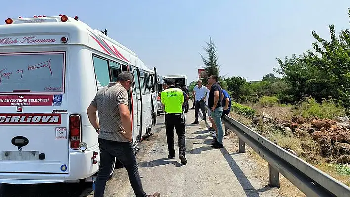 Minibüsle otobüs çarpıştı: 15 yaralı