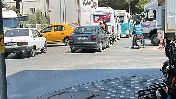 MİTHATPAŞA CADDESİ'NDE YANLIŞ PARK ÇİLESİ: TRAFİK KİLİT, AMBULANSLAR ZORDA