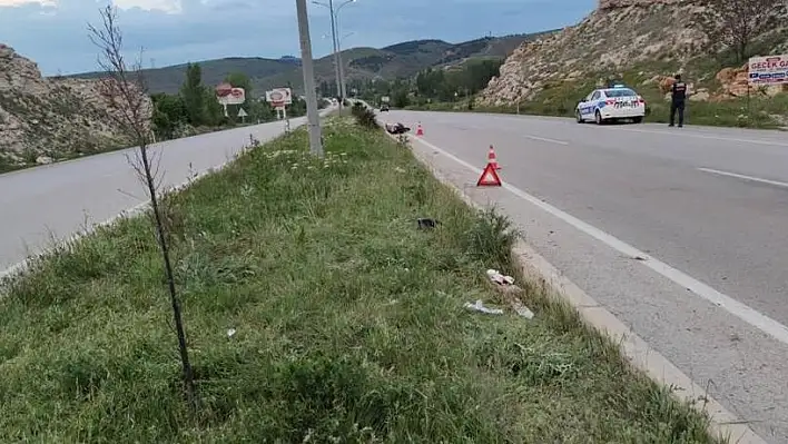 Motorsiklet bariyerlere çarptı 1 ölü