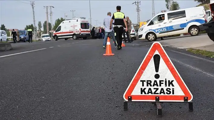 Motosiklet ile traktörün feci kazası