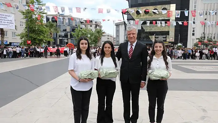 Narlıdere’de 19 Mayıs coşkusu törenle başladı