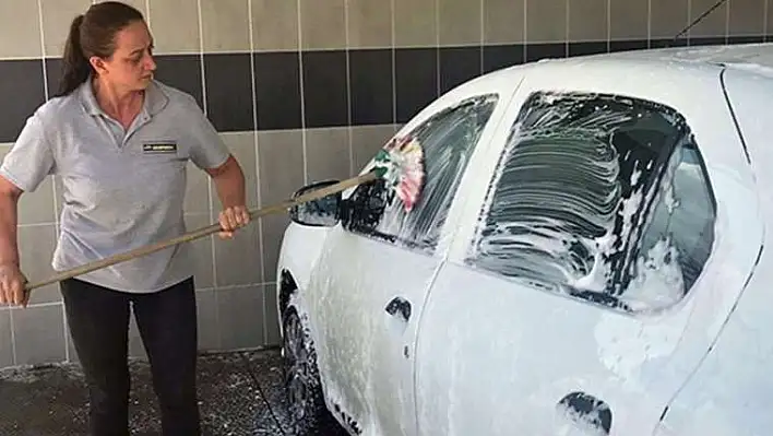 O ilde su tasarrufu için araç ve halı yıkamayı yasakladı