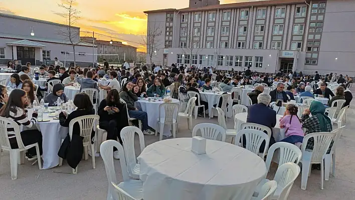 Ödemiş Ayhan Kökmen Fen Lisesi'nde 'İftarda Konuşalım' Buluşması