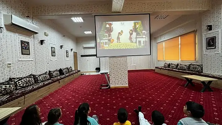 Ödemiş Gençlik Merkezi'nde Hacivat ve Karagöz Etkinliği