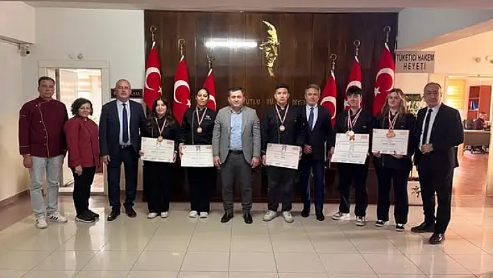 Ödemiş'in Gururu Genç Şefler, Müdür Desticioğlu ile Bir Araya Geldi