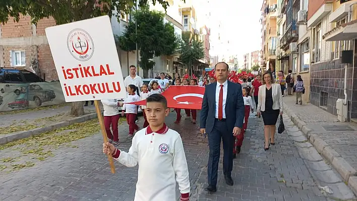 ÖDEMİŞ İSTİKLAL İLKOKULU'NDA CUMHURİYET COŞKUSU