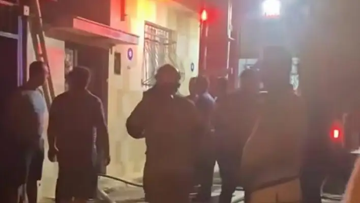 Ödemiş'te Çıkan Yangın 4 Evi Etkiledi