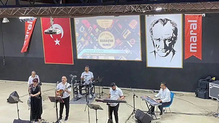 Ödemiş'te 'Karışık Kaset' Konseri Coşkuyla Gerçekleşti