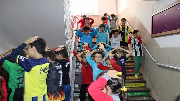Ödemiş ve Çevresinde Öğrencilerden Sağlıklı Yaşam ve Afet Bilinci Çalışmaları