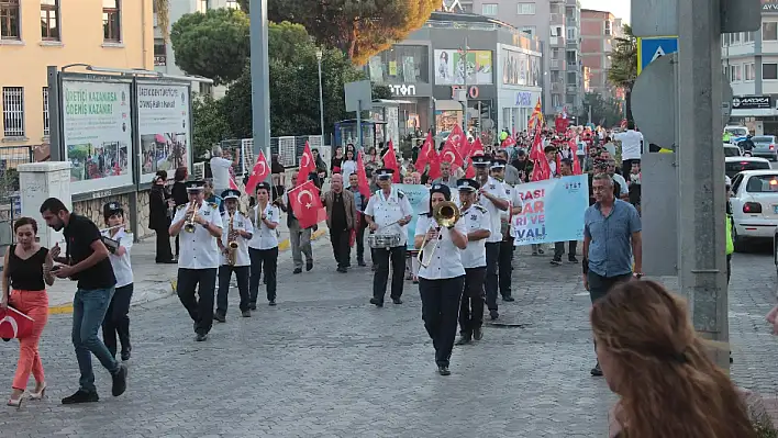 ÖDEMİŞ'TE ULUSLARARASI BALKANLILAR HALK DANSLARI VE KÜLTÜR ŞENLİĞİ GERÇEKLEŞTİ