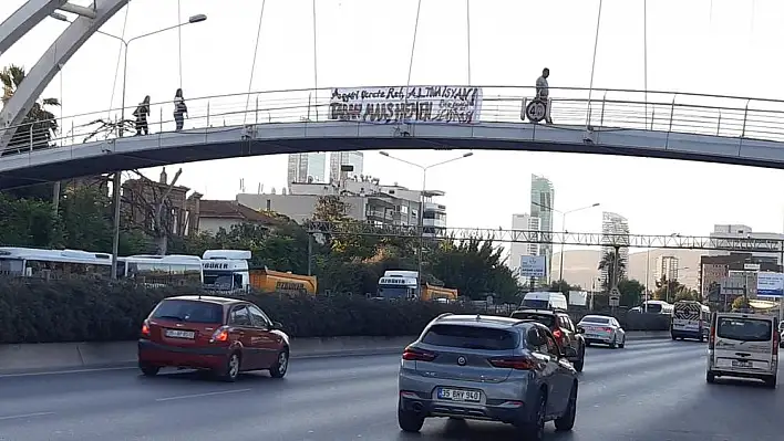 Öğretmenlerden isyan pankartı: Asgari ücrete ret