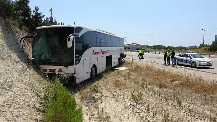 Otobüs yoldan çıktı: 5 yaralı