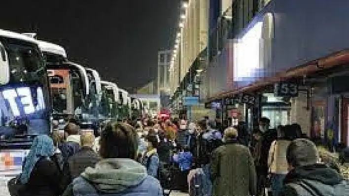 Otogarlarda yoğun mesai başladı