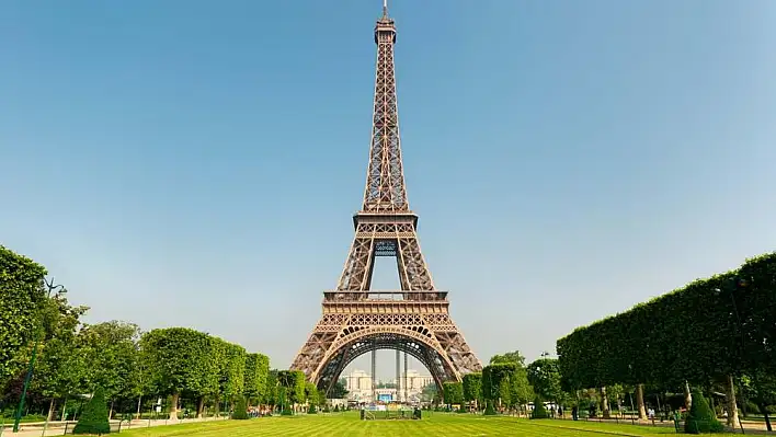 Paris’in göz bebeği Eiffel kulesi hakkında