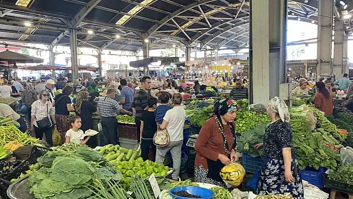 Pazarın en dikkat çeken ürünü biber ve fasulye oldu