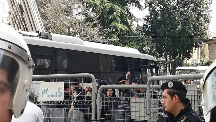 Polis yine AYM kararını uygulamadı: Cumartesi Anneleri yine gözaltına alındı