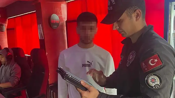 Polislerden okul çevrelerinde sıkı denetim