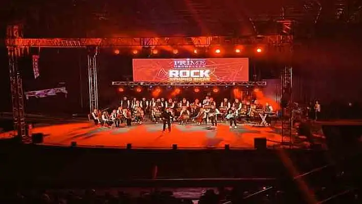 Prime Orchestra, İzmir’de savaşa karşı konser verdi