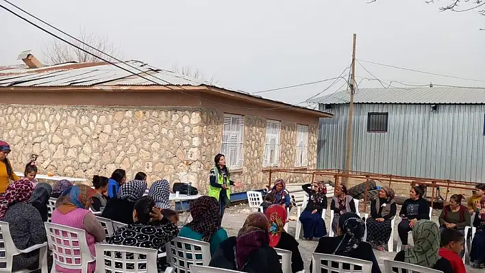 Psikolog Topaloğlu depremzedelerin tercümanı oldu: Ağlayacak alanları bile yok