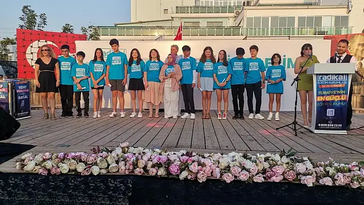 Radikal Eğitim Kurumlarında LGS'de derece yapan öğrencilere ödül