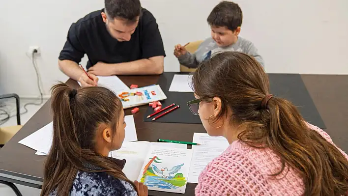 'Renkli Harfler' Projesi Buca Kütüphanesi'nde Başladı