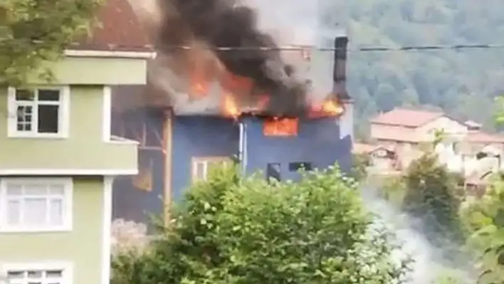 Rize'de özel çay fabrikasındaki yangın 1 saatte kontrol altına alındı !