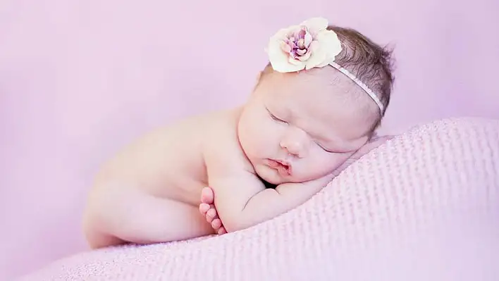 Rüyada kız bebek sevmek ne anlama gelir? İşte rüya tabirleri…