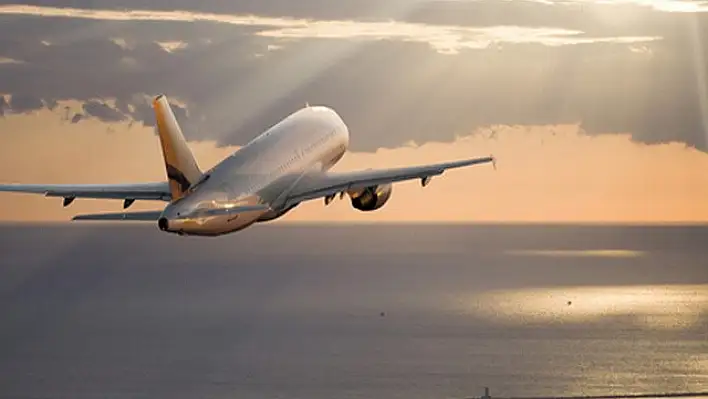 Rüyada uçak görmek ne anlama gelir? İşte rüya tabirleri…