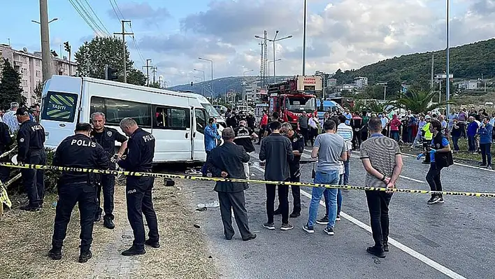 Samsun'da kamyon ile öğrenci servisi çarpıştı!