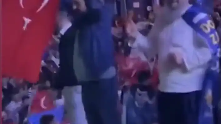Seçim gecesi klüp dansı eden vatandaş: Nefsimize uyduk