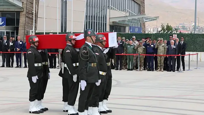 ŞEHİT MEHMETÇİKLER GÖZYAŞLARIYLA MEMLEKETLERİNE UĞURLANDI