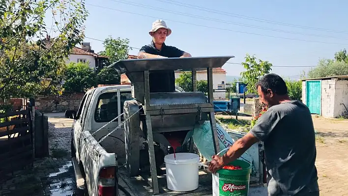 Selçuk’ta domatesten salçaya gelenekselleşen iş birliği