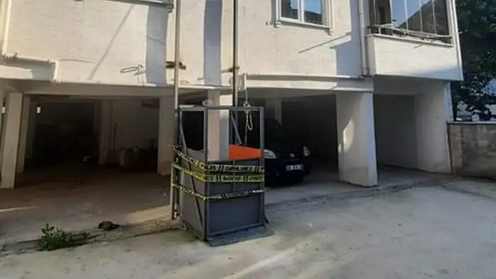 Seyyar asansör zemine çakıldı: 2 ölü, 2 yaralı