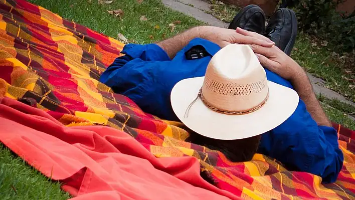 Siesta (Öğle uykusu) insan vücudu için faydalı mı?