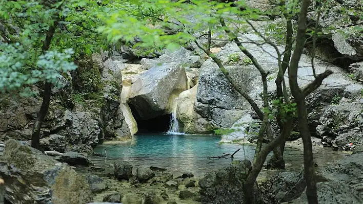 Spil Dağı’ndaki Saklı Kanyon böyle görüntülendi