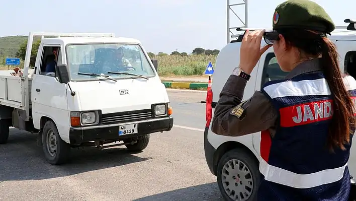 Şüpheli şahıslar uyuşturucu maddeyle yakalandı