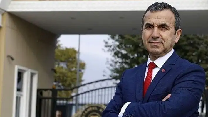 Tarihçi Babüroğlu “Her türlü önlemi alarak göçmenleri Türkiye'de tutmaya çalışıyorlar”