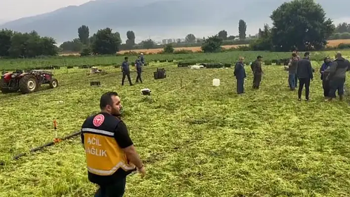 Tarlada çalışırken yıldırım düştü